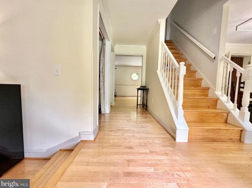 7436 Silver Pine Dr, Springfield VA  22153-1820 exterior