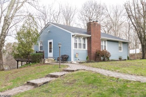 1 Forest Hill Dr, Flemington, NJ 08822-7127