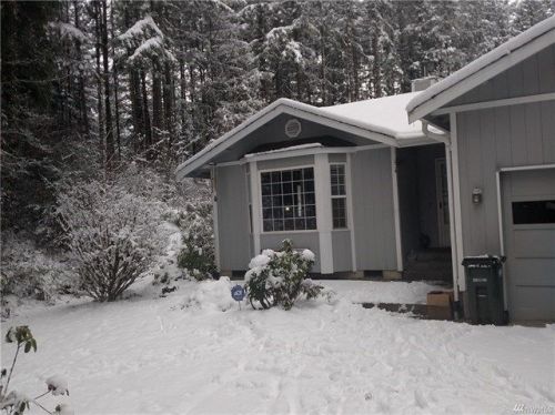 706 3rd St, Rainier, WA 98576-9514