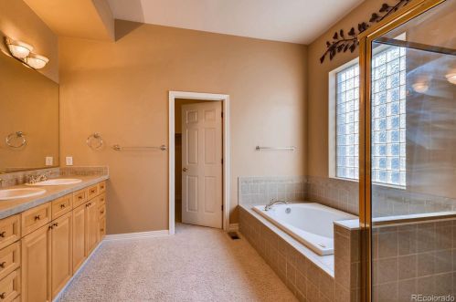 22540 Peakview Dr, Aurora CO 80016-7026 exterior