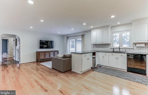 806 Avondale Ave, Tavistock NJ 08033-2809 exterior