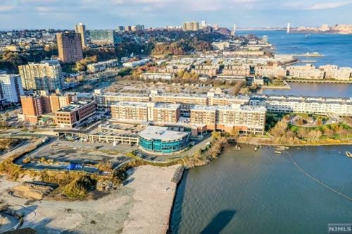 106 The Promenade, Edgewater NJ  07020-2103 exterior