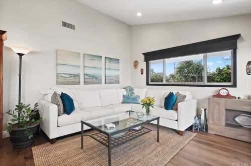 8 Campanero, Irvine CA  92620-1821 exterior