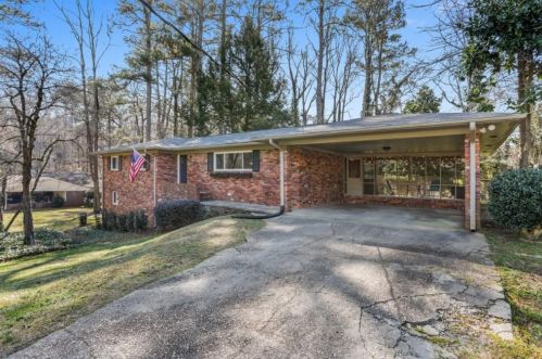 392 Arnold Ave, Marietta, GA 30066-6273