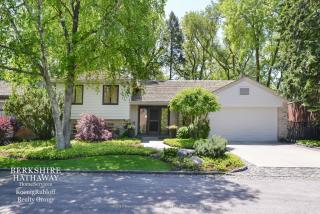 716 Roslyn Ter, Evanston, IL 60201-1722