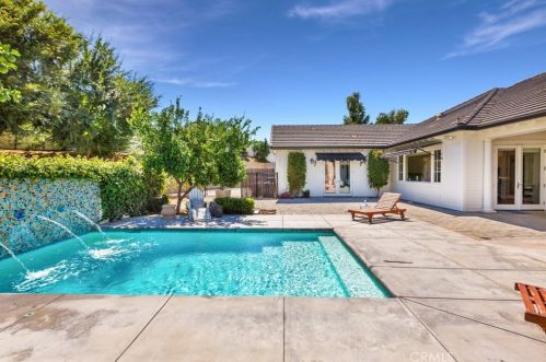 1015 Tiger Tail Dr, Riverside CA  92506-5423 exterior