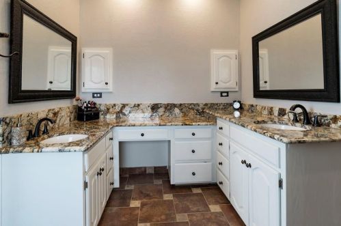 1802 Dew Vly Dr, Carrollton TX 75010-2008 exterior