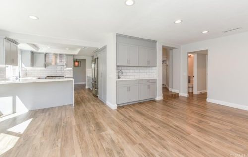 8 Henry, Irvine CA  92620-3256 exterior