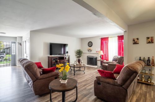 6875 Crest Ave, Riverside CA  92503-1162 exterior