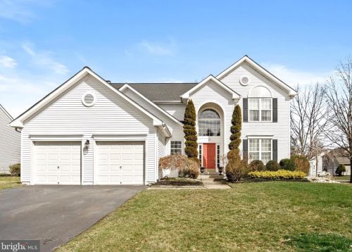 25 Stonehedge Dr, East Windsor, NJ 08520-2828