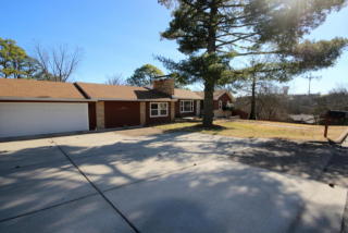 402 Roark Ave, Branson, MO 65616-2325