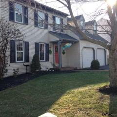 2726 Carlton Pl, York, PA 17408-4271