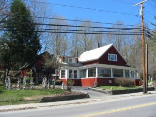 273 Depot St, Chester, VT 05143