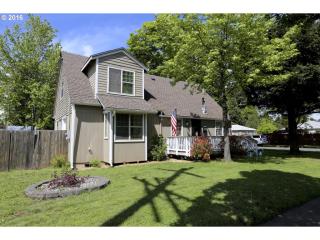 1352 Mill St, Springfield, OR 97477-2913