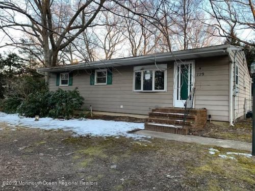 729 Monmouth Rd, Upper Freehold Township, NJ 08514-2503