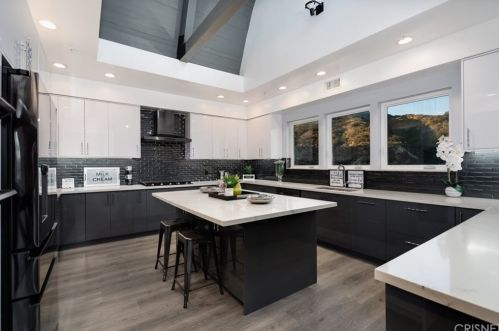 1652 Gladys Dr, Glendale CA  91206-1616 exterior