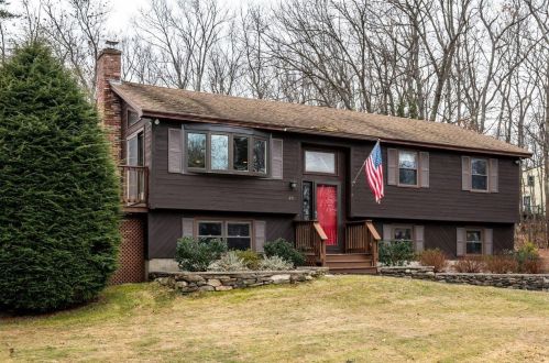 22 Emerald Dr, Derry, NH 03038-5288