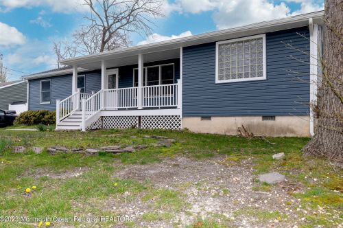 922 Clifton St, Lacey, NJ 08731-1026