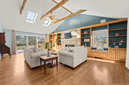 89 Perry Ave, Norwalk CT  06850-1216 exterior