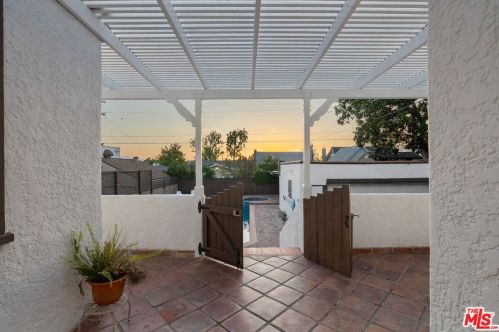 1125 Cedar St, Glendale CA  91207-1728 exterior