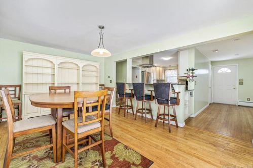 102 Cedar Ridge Ter, Glastonbury, CT 06033-1810