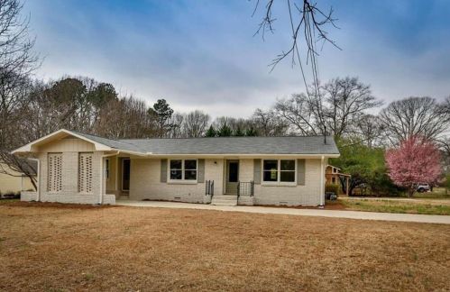 1392 Robin Ln, Monroe, GA 30656-4692
