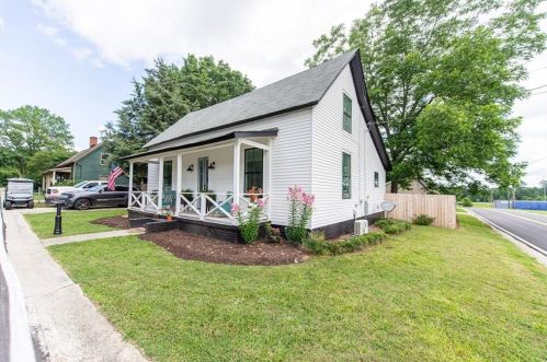 711 Lawrence St, Monroe, GA 30655-2707