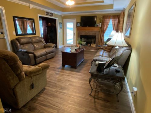 203 Spring Chase Cir, Kathleen, GA 31047-2237
