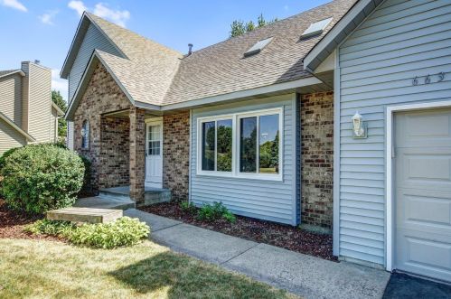 663 Bridle Ridge Rd, Saint Paul, MN 55123-1679