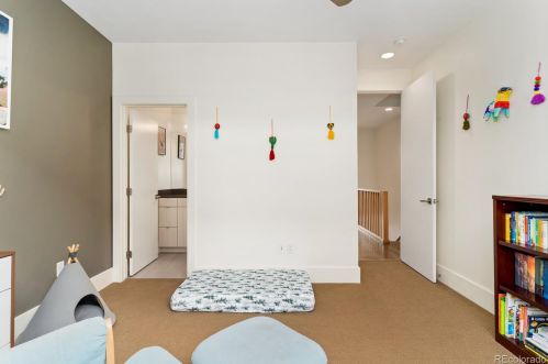 905 13th Ave, Denver CO  80218-2517 exterior