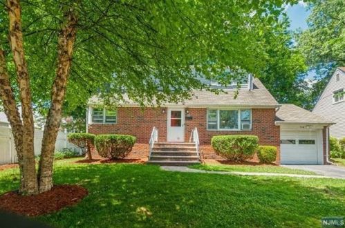 726 Delavan St, Teaneck, NJ 07666-6516