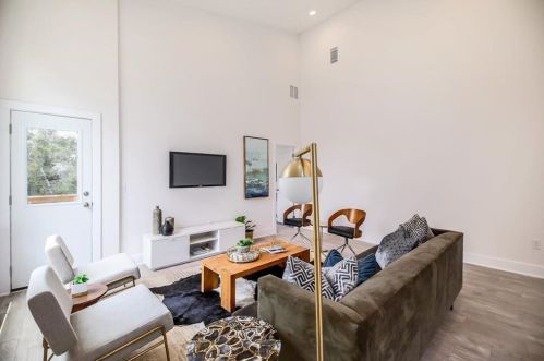 5008 Baker St, Austin TX  78721-1511 exterior