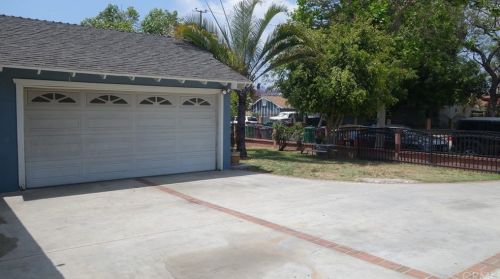 2712 Camden Pl, Santa Ana, CA 92704-4511