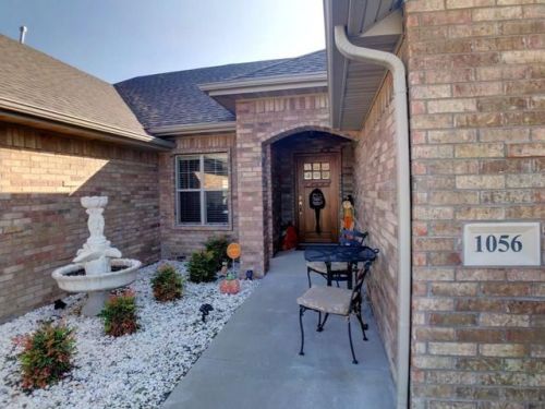 1056 Tarah Knolls Cir, Centerton, AR 72719-9031