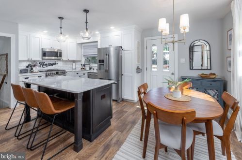 1213 Oakwood Rd, Tavistock NJ exterior