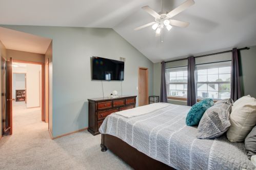 1075 Big Eagle Trl, Carol Stream IL  60188 exterior