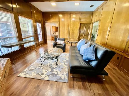 909 Meadowgate Dr, Garland TX  75040-3643 exterior