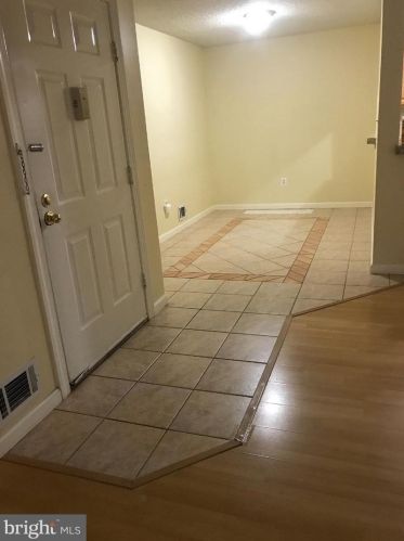 37 Voscek Ct, Trenton, NJ 08648-2647
