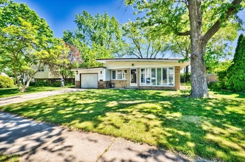 7435 Foster St, Morton Grove, IL 60053-1152