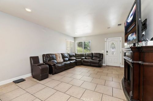 517 Prospect Ave, Riverside CA  92507-1720 exterior