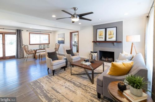 759 Applewood Ln, Great Falls, VA 22066-2829