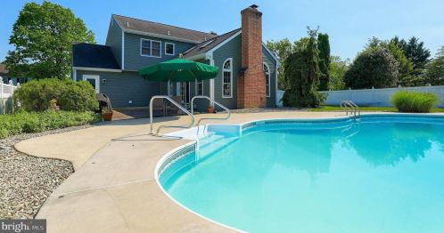 1809 Krystle Dr, Lancaster PA  17602-4143 exterior