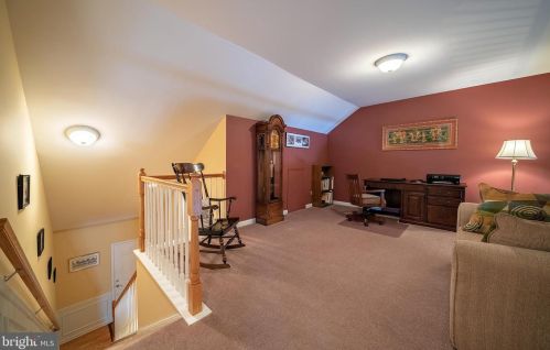 232 Sparrow Dr, Trenton NJ 08690-2461 exterior