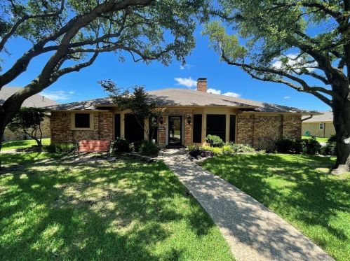 2237 Southern Cir, Carrollton TX  75006-1921 exterior