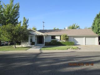 905 Crestwood Dr, Modesto, CA 95350-1622