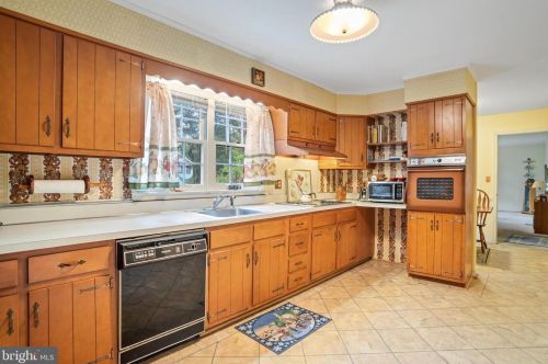 16 Severn Riv Rd, Severna Park MD 21146-4659 exterior