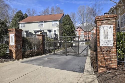 380 Grant Cir, Atlanta GA  30315-2017 exterior