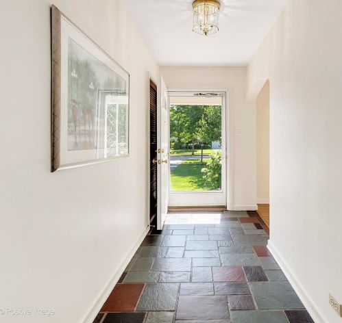 5204 Woodland Ave, Western Springs, IL 60558-1832