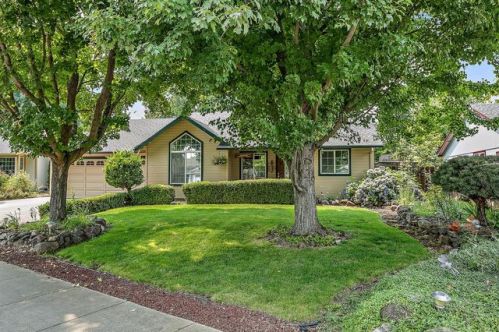 1718 Louise Ave, Medford, OR 97501-8155