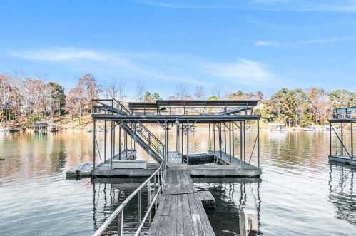 6288 Woodlake Dr, Buford, GA 30518-1244